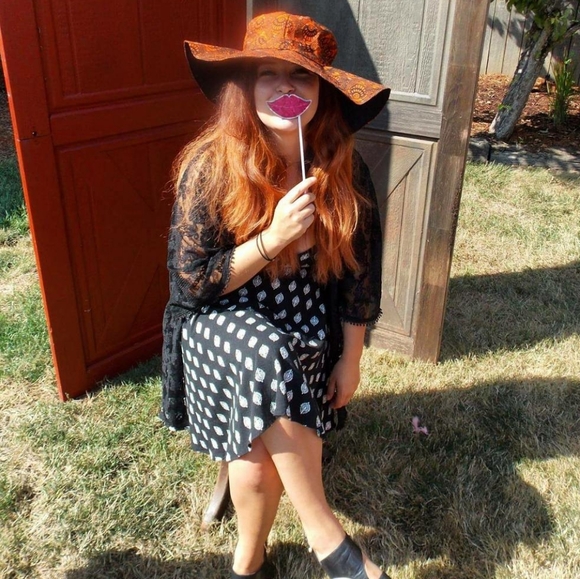 Meet your Posher, Savannah - Picture 2 of 2